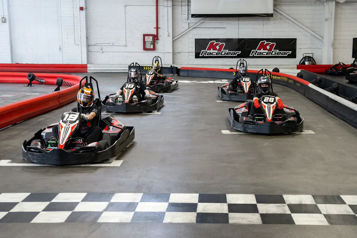 How many riders per kart and party duration options for go-karting groups